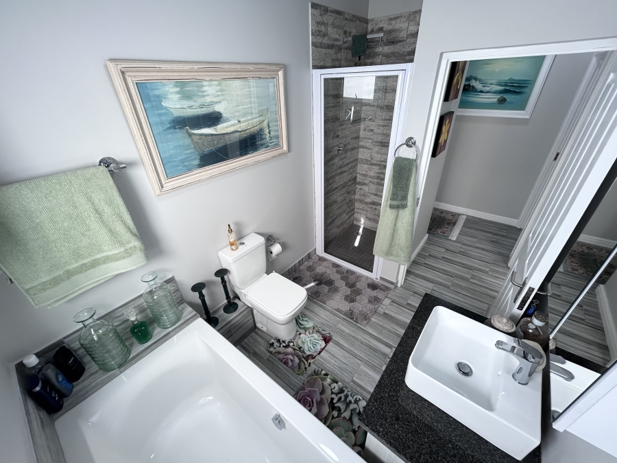 3 Bedroom Property for Sale in Marina Martinique Eastern Cape